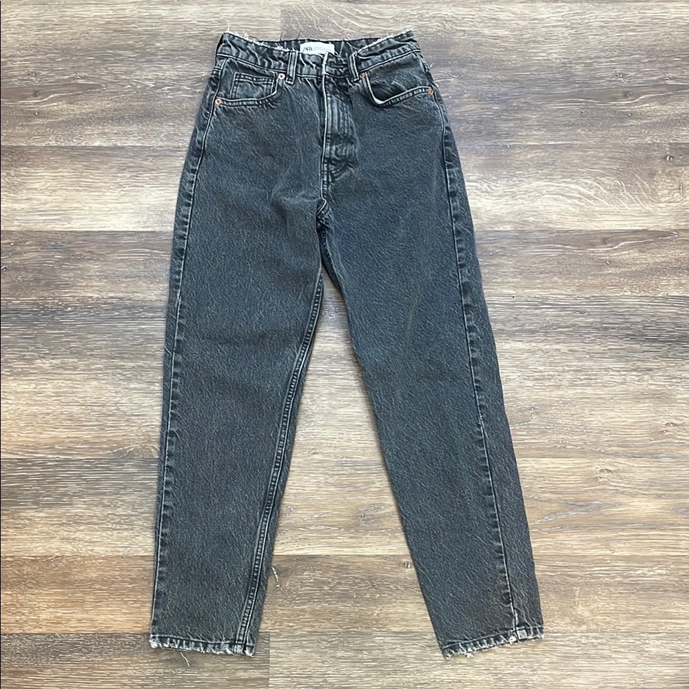 Zara’s Women's Black Mom Jeans like new condition